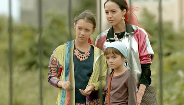 Как называется фильм или сериал, где девочка-цыганка предсказала судьбу бандитам?