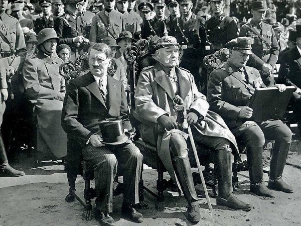 смотреть про гитлера