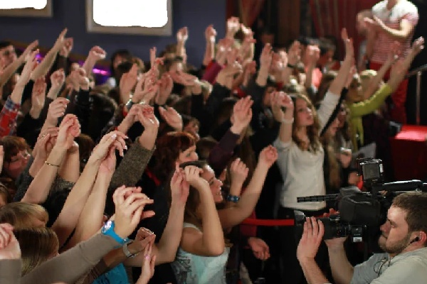 как попасть в массовку в кино