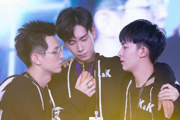 киберкраш влюбиться в твою улыбку похожие