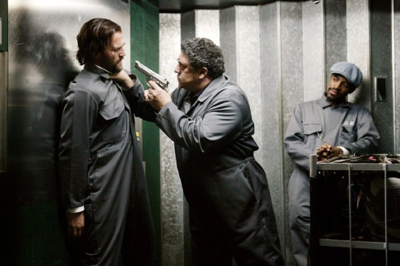 смысл фильма револьвер со стетхемом